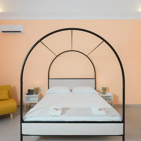 Aria Hotel 3*