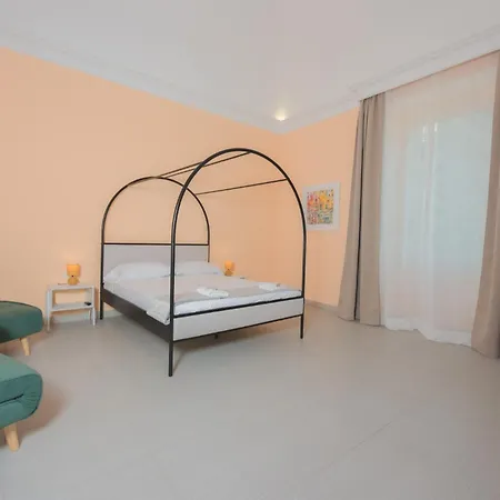Aria Hotel 3*