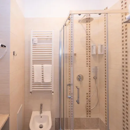 Aria Hotel 3*